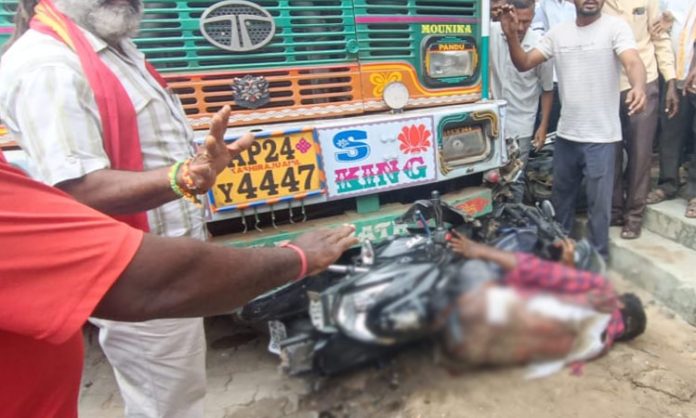Road accident in jayashankar bhupalpally