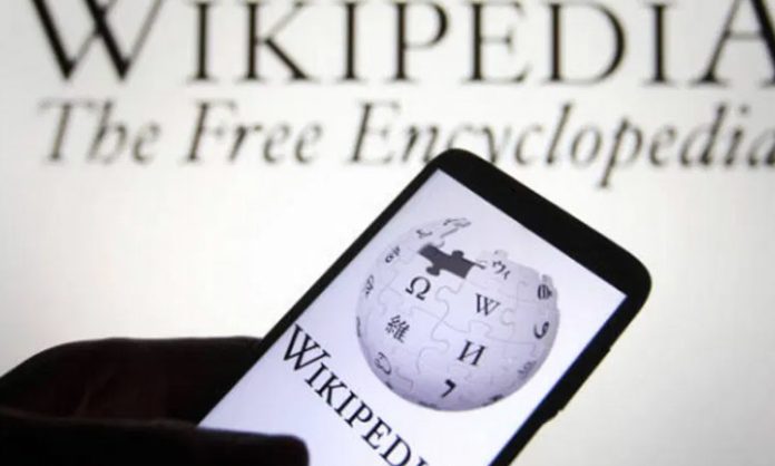 Russia fines Wikipedia and Apple for spreading false information
