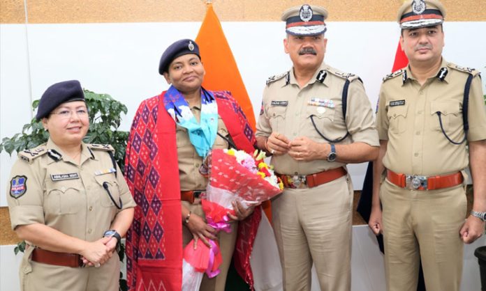 DGP Anjani Kumar felicitated DCP Sribala