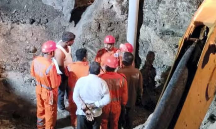 Worker stuck in 70-ft deep borewell in Punjab