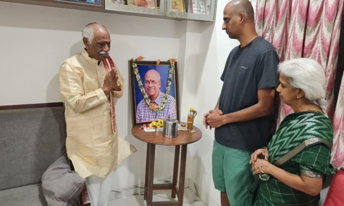 Haryana Governor Bandaru Dattatreya meet with Journalist krishna rao