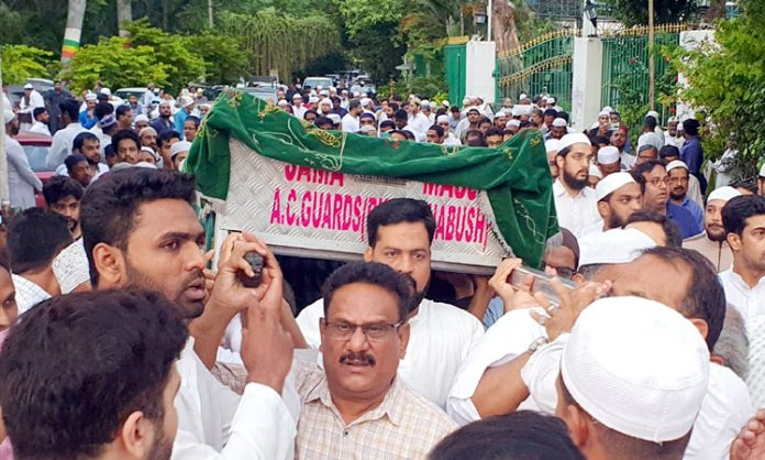 Zaheeruddin Ali Khan dies at Gaddar last rites