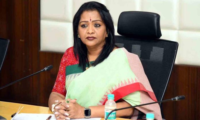 Mayor Gadwal Vijayalakshmi congratulates ISRO scientists