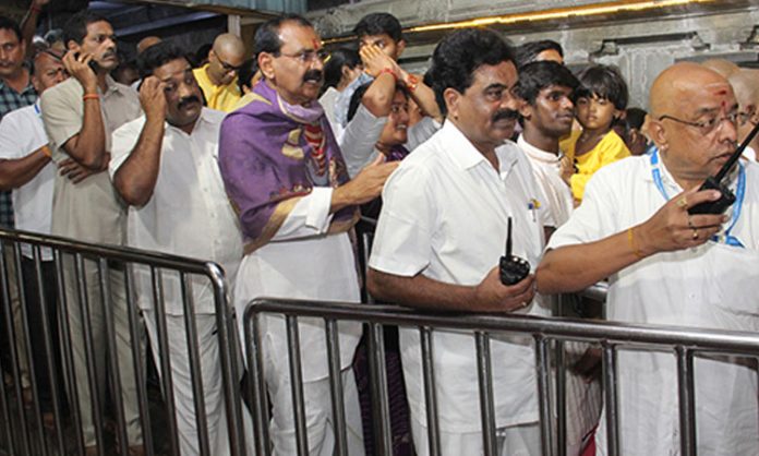 TTD Chairman Bhumana inspected the facilities for Sarvadarshanam devotees