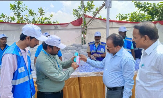 Jalmandali drinking water camps for devotees