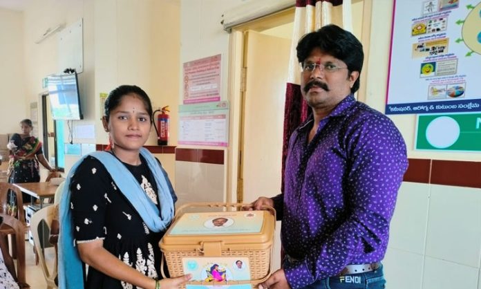Distribution of health nutrition kits to pregnant women