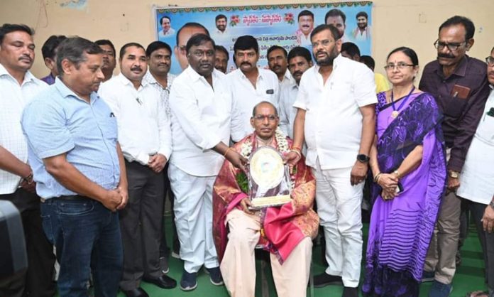 Felicitation for Purushottamacharya