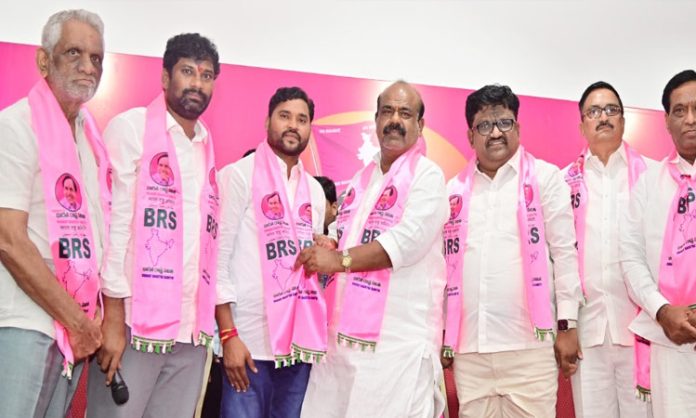 Folk Singer Epuri Somanna Joining In BRS Party