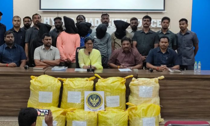 Gang was arrested for transporting ganja