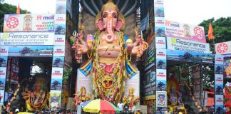 Heavy Crowd At Khairatabad Ganesh