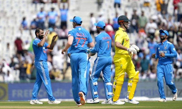 India beat Australia by 5 wickets in 1st ODI
