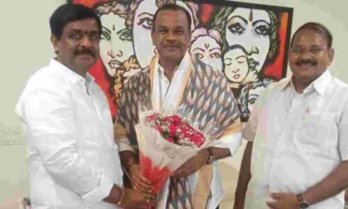 Jitta Balakrishna Reddy met MP Komati Reddy Venkat Reddy
