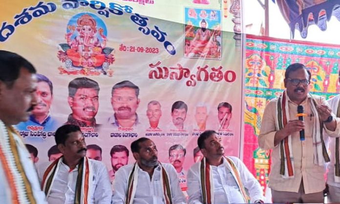 Chief Minister KCR assured artisans: Juluru Gaurishankar