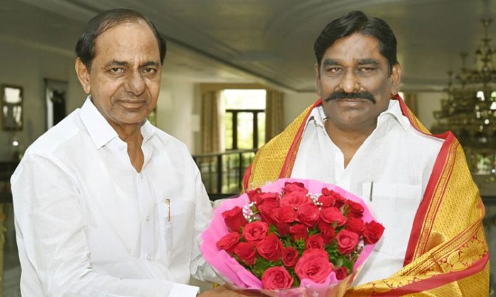 Goli Srinivasa Reddy thanked CM KCR