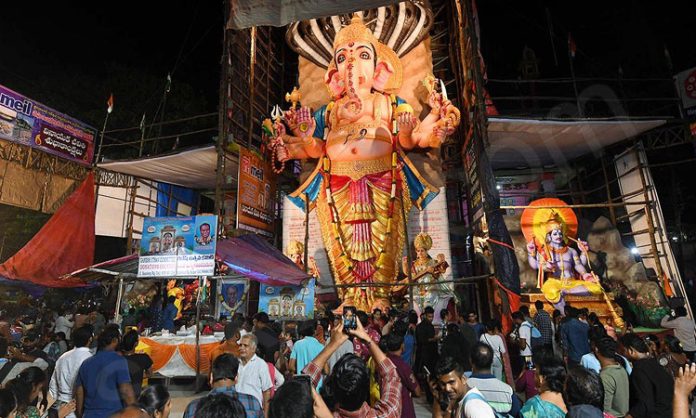 2 Lakh Devotees visited Ganesha in Khairatabad