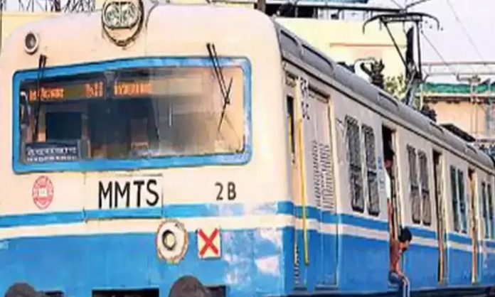 Eight MMTS special trains on the occasion of Ganesh idol immersion