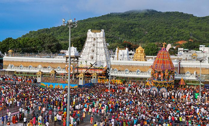 Srivari Rathotsavam in splendor