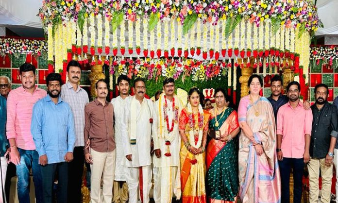 Minister Satyavathi Rathore blessed the newlyweds