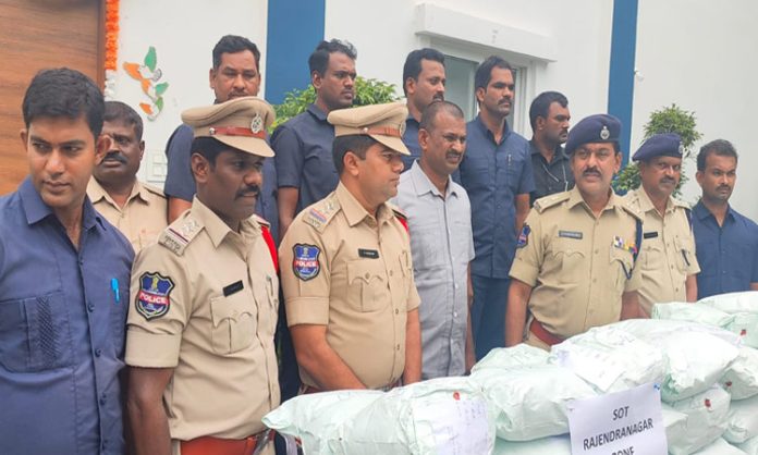 Three arrested for transporting ganja