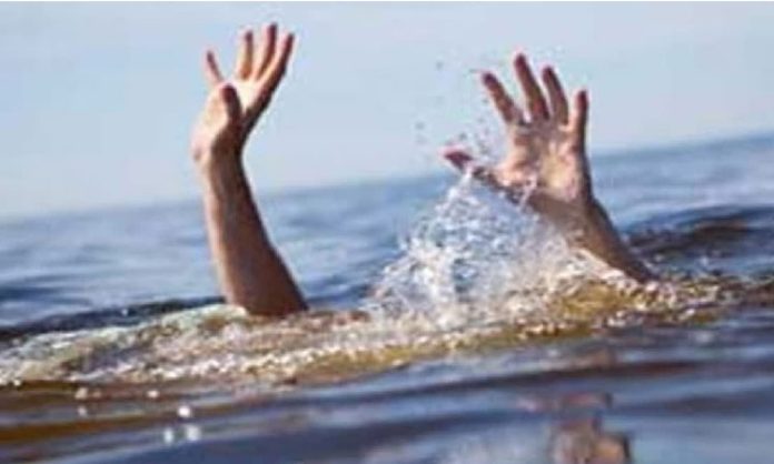 A woman falls into a canal in Gandhinagar