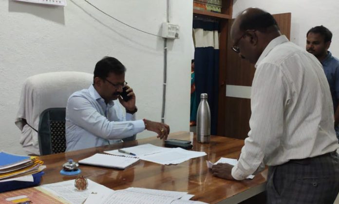 Collector inspected Mothkur Tehsildar Office