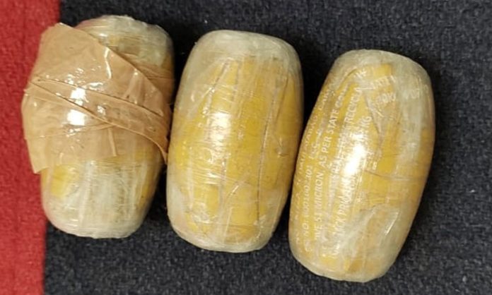 Woman smuggling gold paste in private part