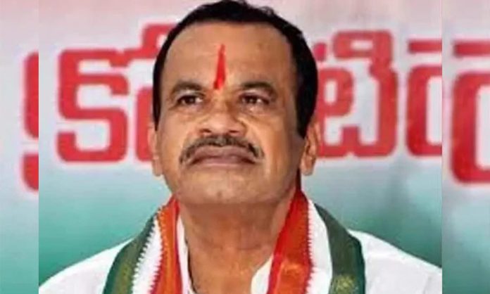 komatireddy venkat reddy slams brs govt