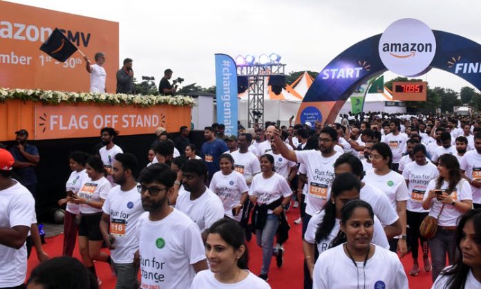 Milind Soman flag off to Amazon Run for Change in Hyderabad