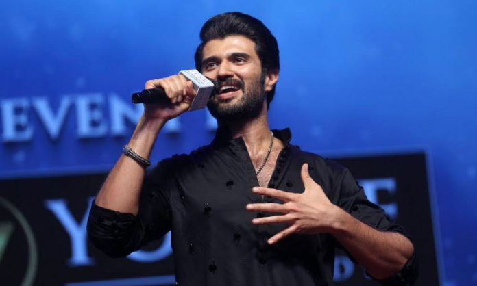 Vijay Devarakonda announces Rs 1 cr for 100 families