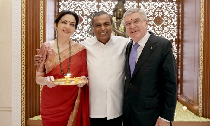 Ambani Couple hosts Grand Party for IOC President