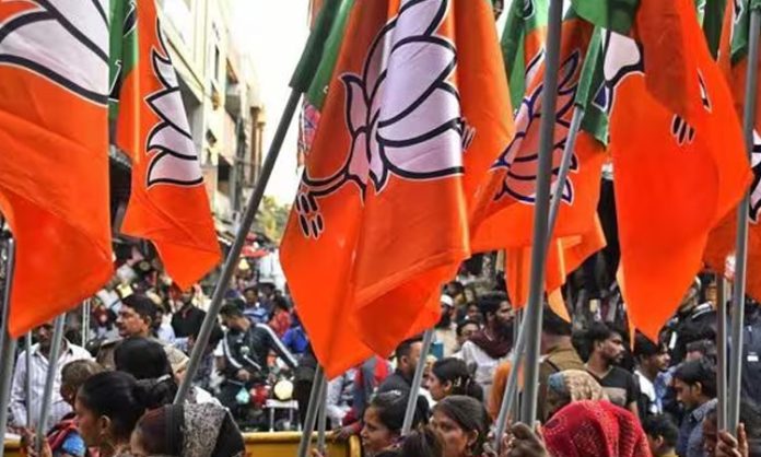 BJP completely behind in election campaign