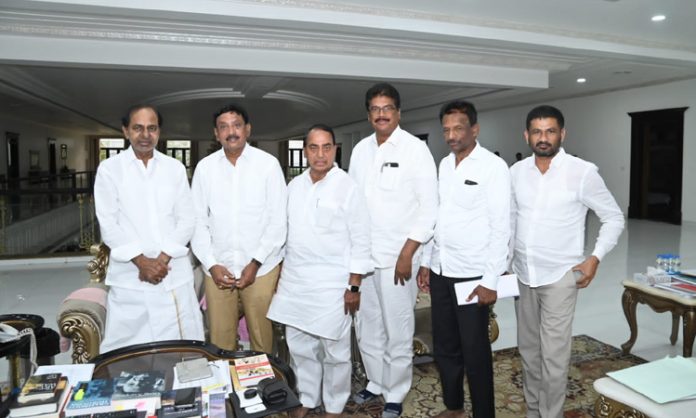 BRS leader Satyanarayana Goud met CM KCR