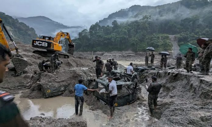 Death toll rises to 14 Teesta flood from Sikkim to Bengal