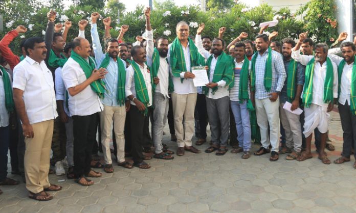 Erukala caste support Harish rao