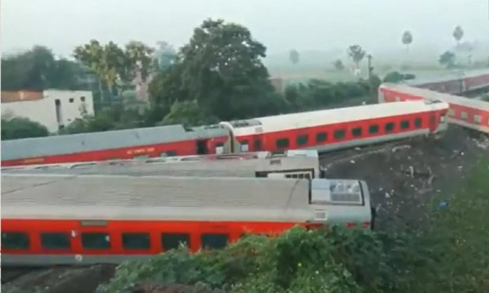 North East Express derails in Bihar