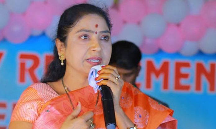 Rekha Naik's shocking comments on Minister KTR