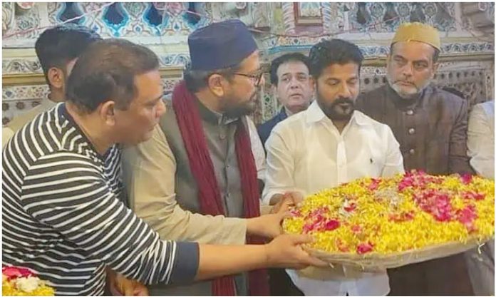 Revanth Reddy Azharuddin visit Nizamuddin shrine