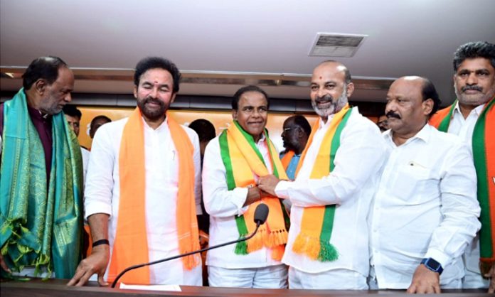 Arepally Mohan and Eshwarappa joined BJP