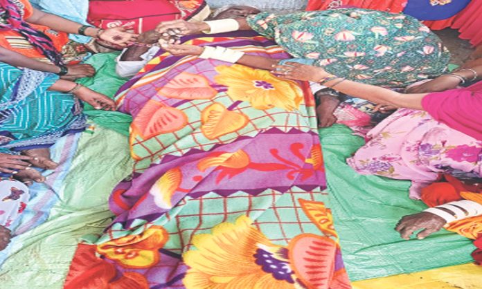 Two farmers died due to electric shock