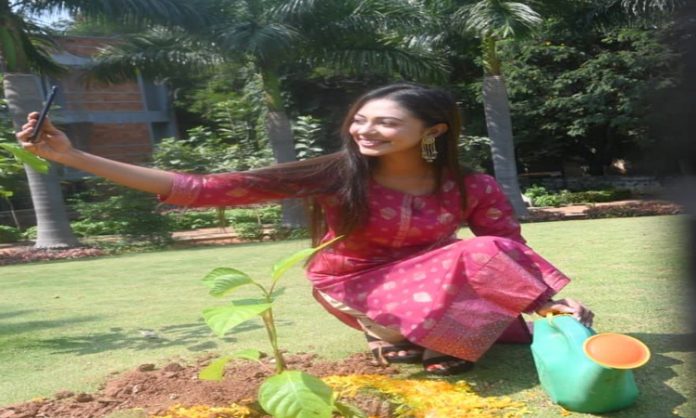 Sri Lankan actress Rashiprabha Sandipani participated in the Green India Challenge