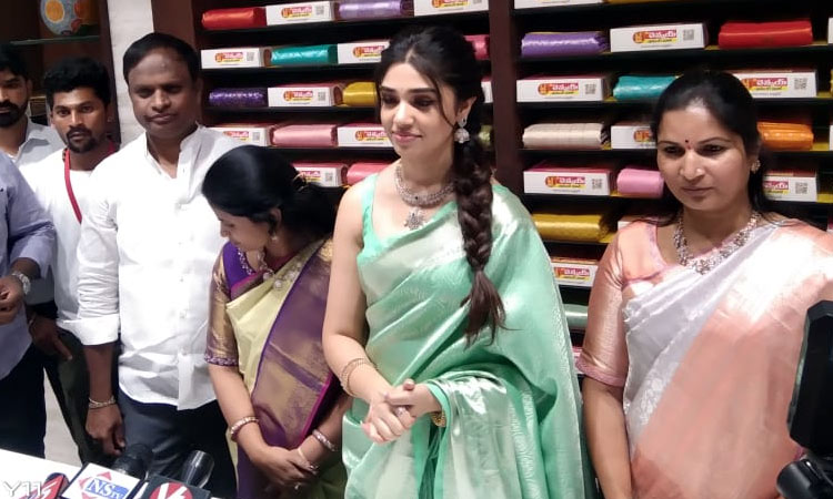 Krithi Shetty inaugurates Chennai Shoping Mall in Karimnagar