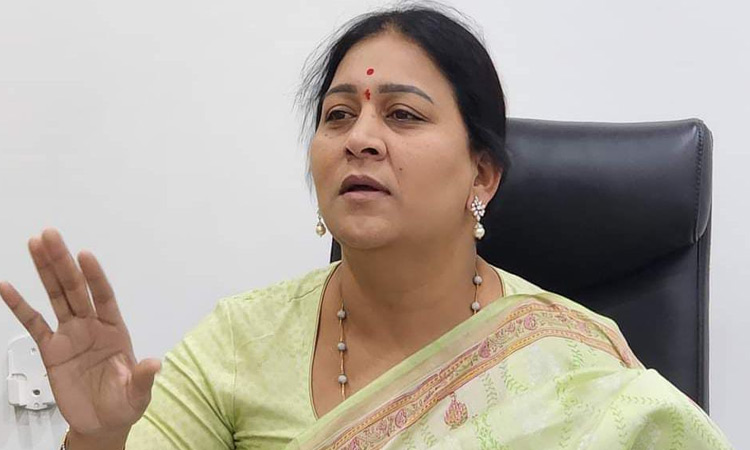 Maloth kavitha comments on congress