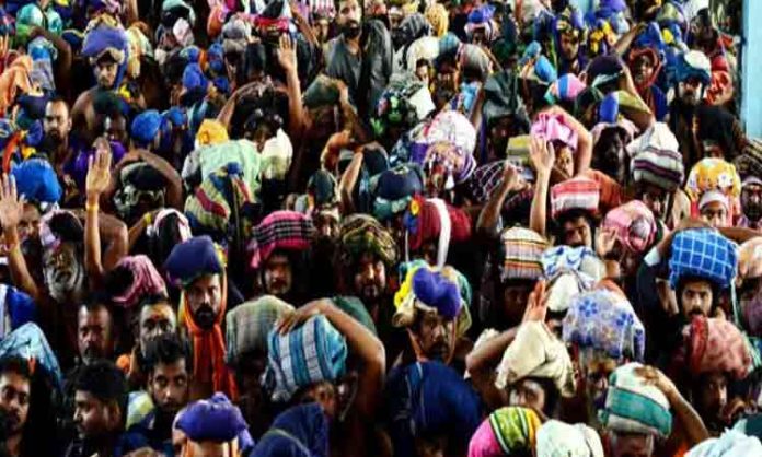 Devotees flock to Sabarimala Ayyappa Temple