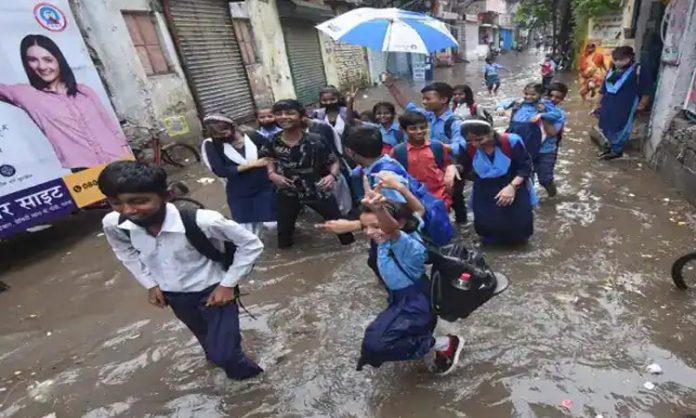 Holidays for TamilNadu Schools due to Heavy Rains