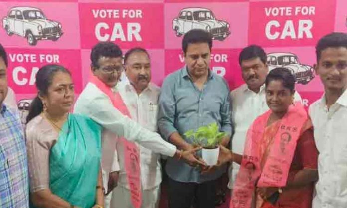 In-charge of Warangal Janasena joined BRS in the presence of Minister KTR