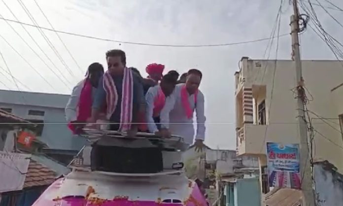 Minister KTR Fell From Top of Campaign Chariot in Armur