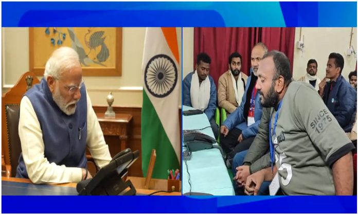 PM Modi's telephonic conversation with the workers