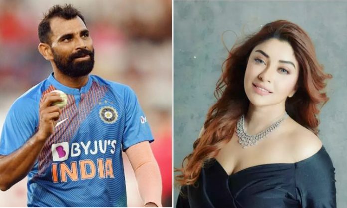 Payal Ghosh proposes Indian cricketer Mohammed Shami