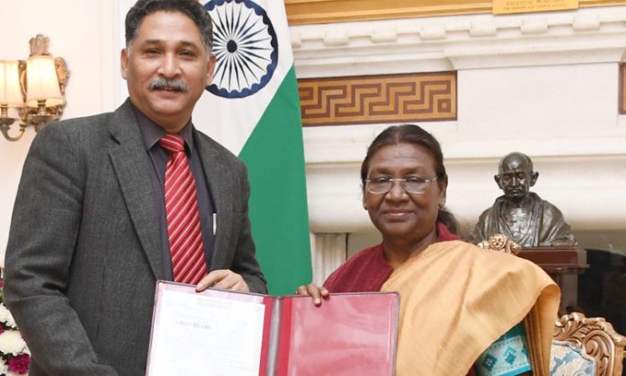 President Murmu receives new voter ID card