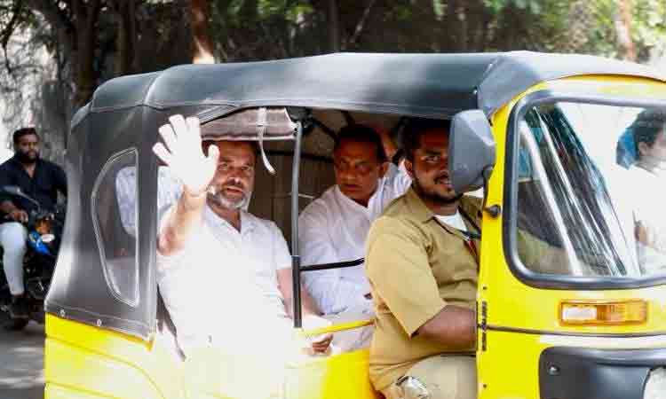 Rahul Gandhi interacts with auto drivers